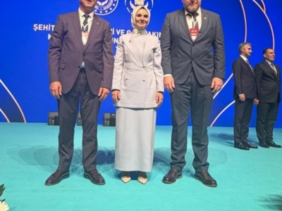Cumhurbaşkanımız Sayın Recep Tayyip Erdoğan, İstanbul’da düzenlenen “Şehit Yakınları, Gazi ve Gazi Yakınlarımızın Kamu Kurumlarına Yerleştirilmesi Kura Töreni”ne katıldı.